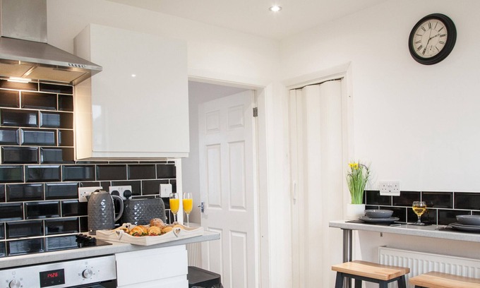 Newcastle-Under-Lyme House | Knutton house|Stylish & Modern|Contractor stays