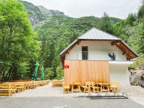 Bovec Cabin | Koča ob izviru Soče