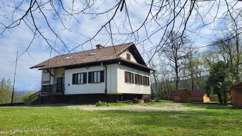 Kanal House | Koča sredi gozda