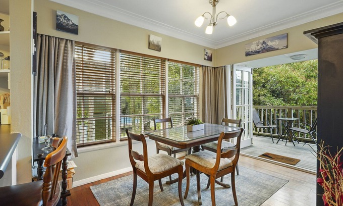 St. Heliers House | Kohi Family Home- Netflix & Gardens View