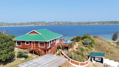 Gueima Villa | KoKo Beach - Wooden Green House