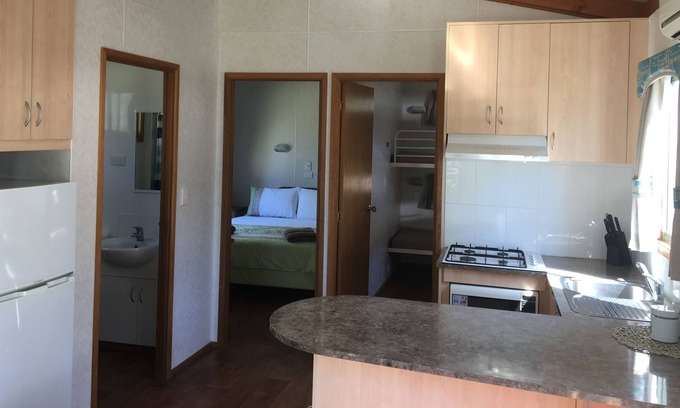 Bearii Cabin | Kookaburra Cabin, 2 room, sleeps 6.