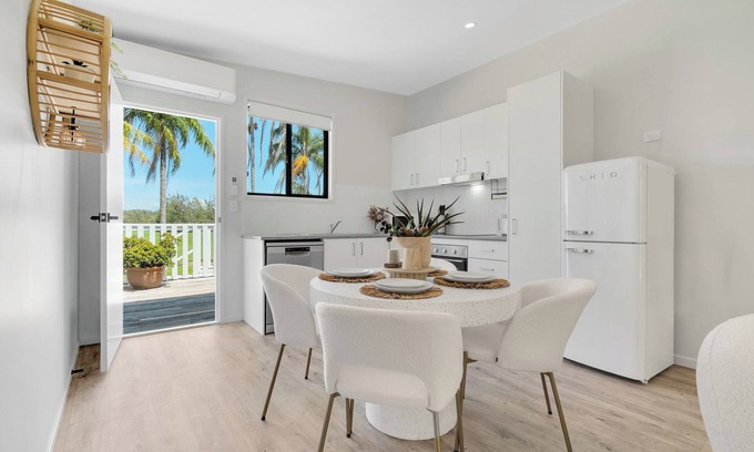 Repton Apartment | Kookaburra Luxe Riverside Retreat