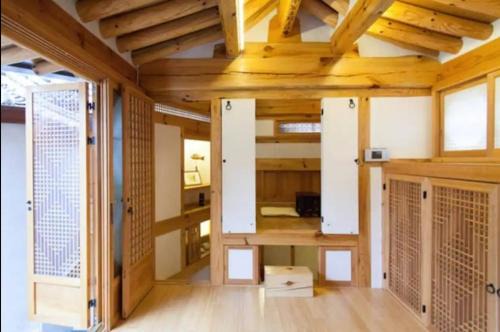 Gahoe-dong House | Korean traditional house built by masters