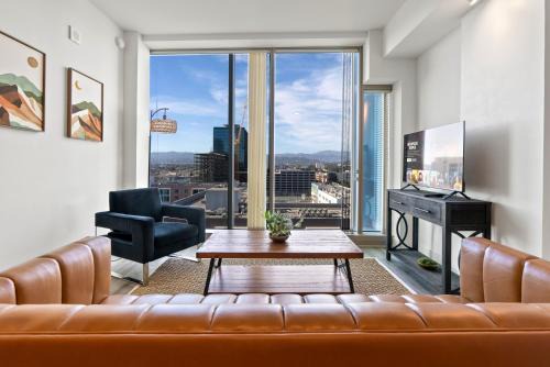 Carthay Circle Apartment | Koreatown Highrise Free Parking, Pool, Gym