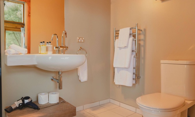 Cape Saunders Resort | Kotare Studio -Wake up awed by the stunning view of the Otago Peninsula