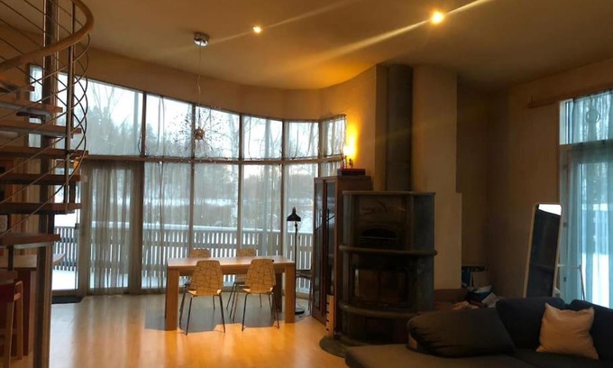 Itainen District Apartment | Kotimaailma - Iso ja viihtyisä omakotitalo saunalla 9 henkilölle