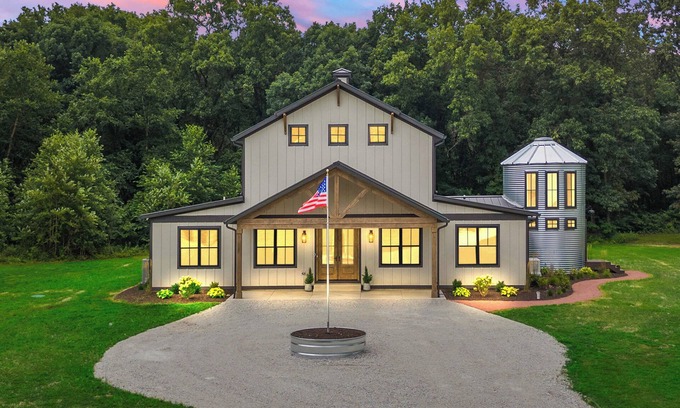 Tefft House | Kouts Home: High-End Retreat in Secluded Setting