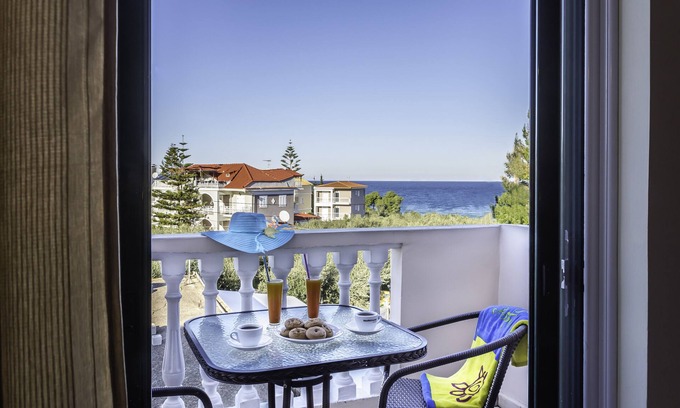 Amoudi Apartment | Kozanos II Studio with Pool, 150m from the beach