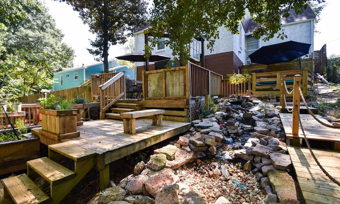 East Point House | Kozy 2 bedroom close to airport with relaxing outdoor space