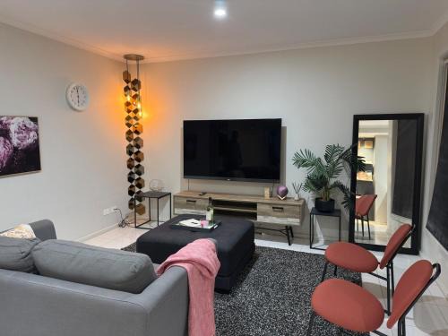 Paralowie House | KozyGuru | 3BR Retreat to ADL & Barossa in 40m