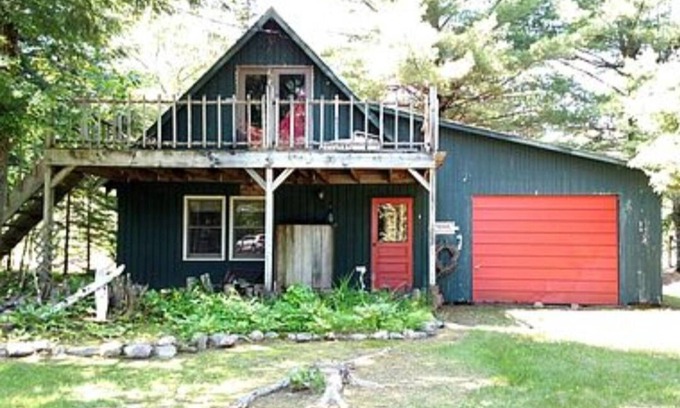 Sault Ste. Marie Cabin | Krause Kabin on Waterfront Property