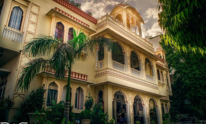 Bani Park House | Krishna Palace: A Private En-suite A/c Room in a Boutique Heritage Palace Home.