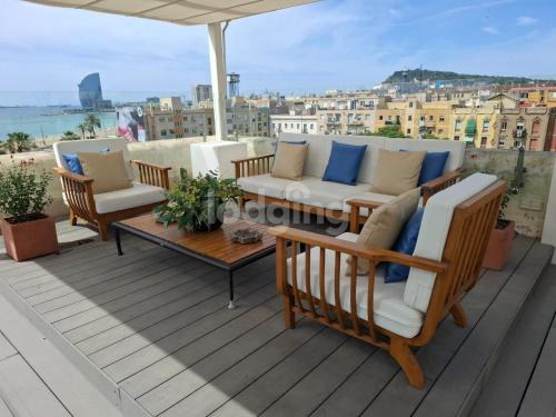 Barceloneta Apartment | Kronos on the Beach Attic Suite