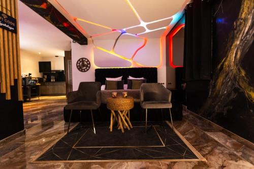 Saint-Antoine Apartment | Krystalisya Room Suite Spa Privatif Sauna Jacuzzi Siege Massant