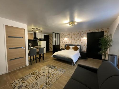 Quartier de la Porte-Saint-Denis Apartment | KS Paris studio appart near station Gare du Nord and gare de l Est