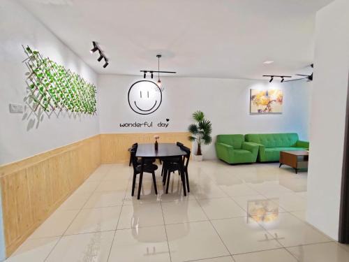 Kampung Kuala Pari Apartment | KT's Homestay- Corner Unit - Manhattan Ipoh Water Park- Station 18