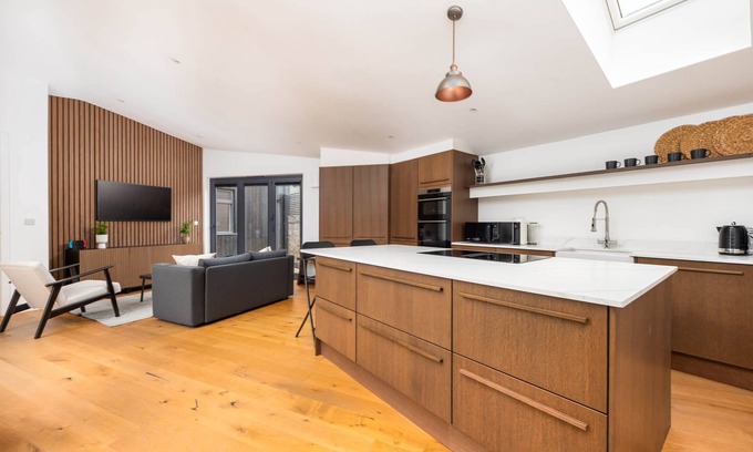 Stroud Green House | Kujira | Japandi-Style 2BR 2 Bath home