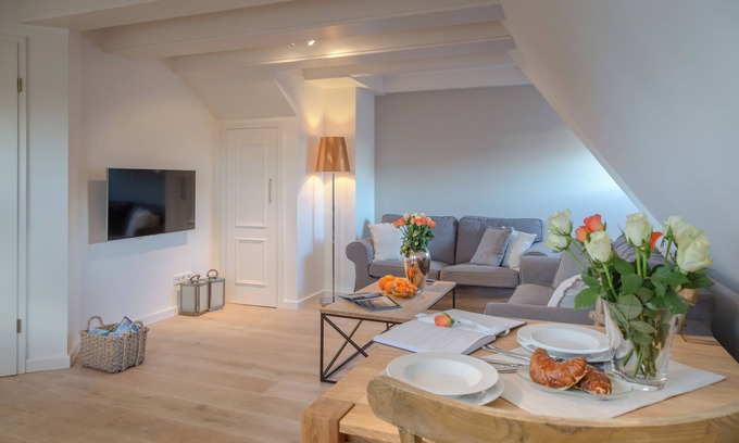 Tinnum Apartment | Kükeltje - your favorite little retreat under thatch in Tinnum.