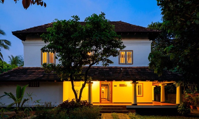 Thrissur House | “Kunnampath Heritage Nalukettu” is a 200-year-old standalone property located about 1.5KM from the city center and downtown.
