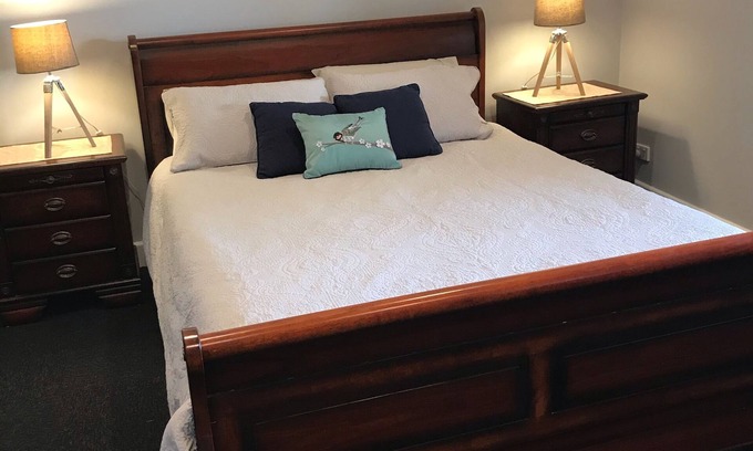 Wedderburn House | Kurracaburn Heights Accommodation