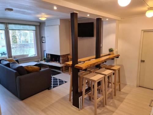 Kotka Apartment | Kurren tupa linnunlaulun keskellä, saunomismahdollisuus