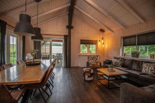 Kuestelberg Ski Chalet | Kustelberg Lodges