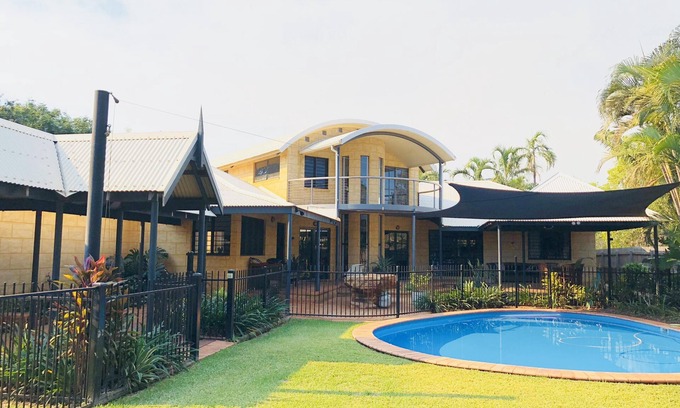 Cable Beach House | Kybra Retreat 4 Bedroom 3 Bathroom Luxury House with Pool STRA6726RDJN2C7F