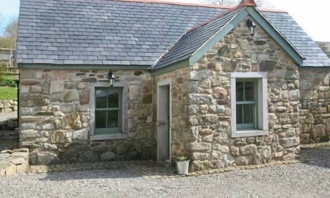 Blessington Cottage | KYLEBEG COTTAGE, family friendly in Lackan, County Wicklow