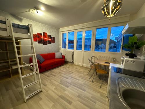 Besancon Apartment | L'Étoile Noire