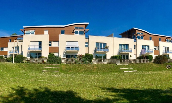 Le Relecq-Kerhuon Apartment | L'Évéa Garden: garden, private parking, tennis court