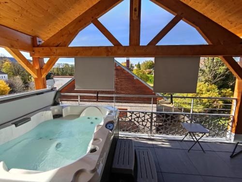 Champagnole Apartment | L'ACIÉRIE Logis de luxe avec Jacuzzi