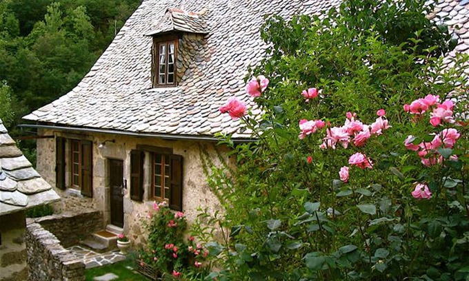 Entraygues-sur-Truyere House | L' ancienne école : Charming gite in the heart of the Lot Valley.
