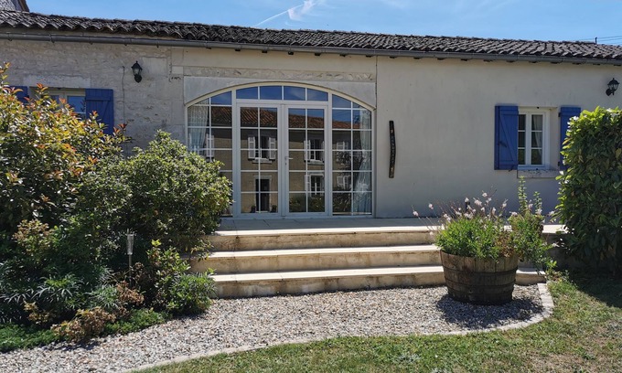 Segonzac House | L'Ancienne Distillerie - Hennessy. Luxury gite just 10 mins from Cognac