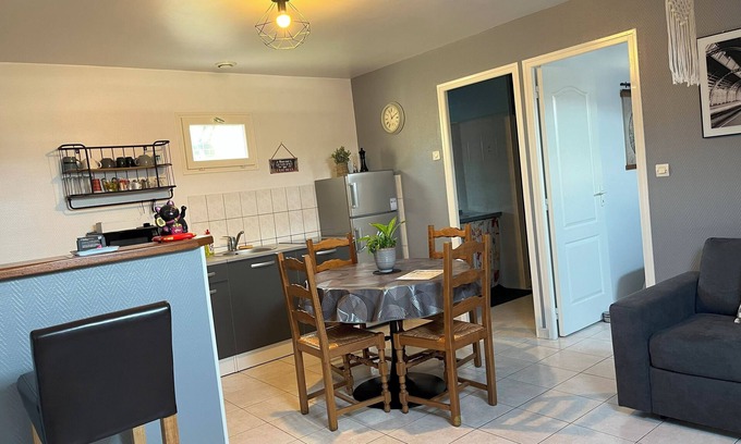 Miroir - Batignolles Apartment | L'Arbre de Vy, T2 42m2 detached, sleeps 5, garage, near train station
