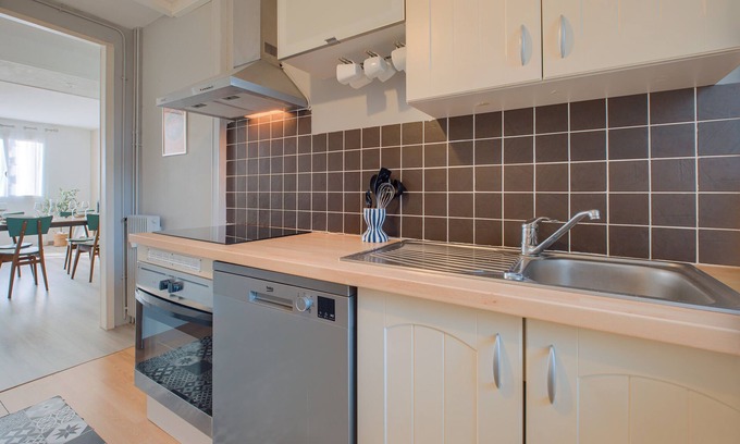 Laval Apartment | L'aviateur - 4p/Wi-Fi/Parking