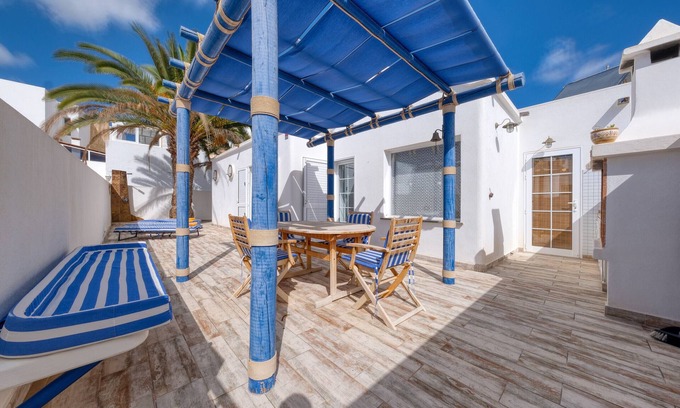 Playa del Cable Ski Chalet | L'AZDORA LA CONCHA CLOSE TO THE SEA