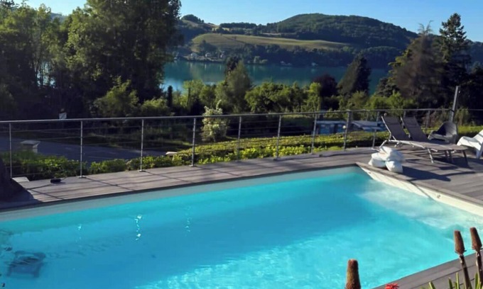 Bilieu House | L'EMERAUDE suite lake view/swimming pool/beach 10 min walk away