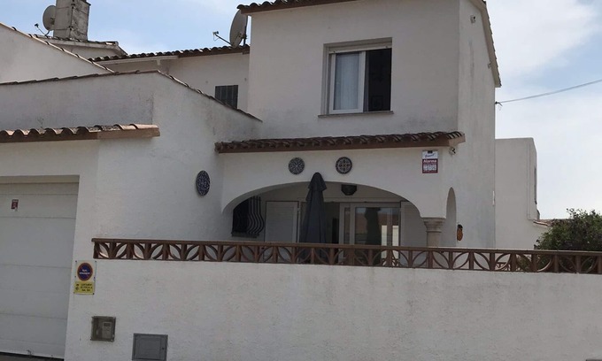 L'Escala House | L'ESCALA House