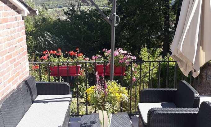 Arques-la-Bataille House | L'escale Arquaise, The house with a flower garden