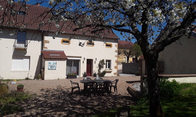 Saint-Aubin-en-Charollais Bed & Breakfast | L'Escampette