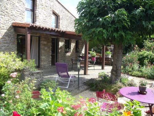 Saint-Vincent-Sterlanges Bed & Breakfast | L' Esterlanges SUITE FAMILLE 2 chambres 4 personnes PROCHE PUYduFOU