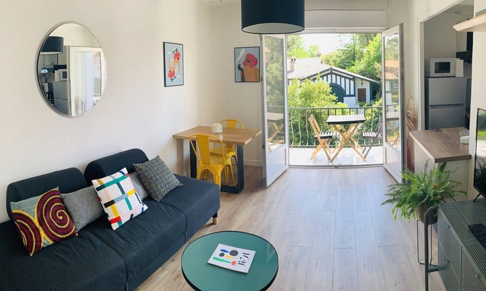 Soorts-Hossegor Apartment | "L'Etale", apartment with terrace in the heart of the city center. 2 steps from the lake