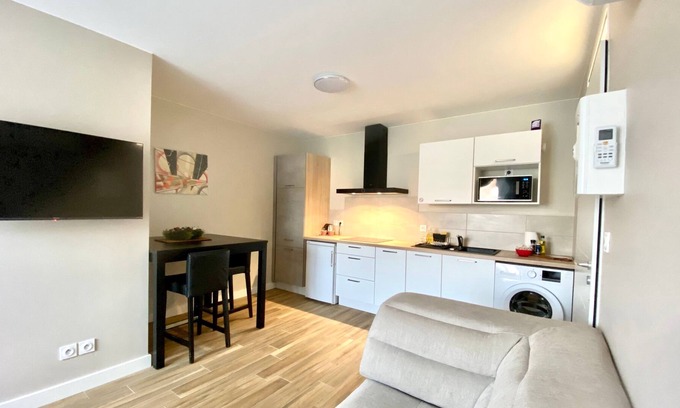 Arenes Romaines - Saint-Martin-du-Touch Apartment | L'Occitan - Studio climatisé avec parking