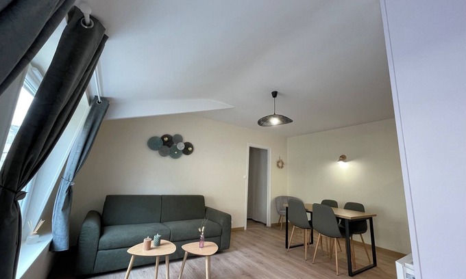 Ardres Apartment | L'olive - fitted kitchen, city center, fiber