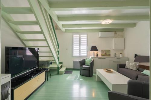 Saint-Just-Luzac House | L'olivier