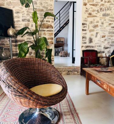 Claret House | L'Ostal des Embruscalles