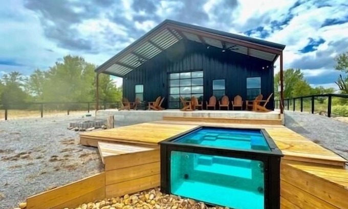 Ledbetter House | L Star Ranch Modern Barndominium - 15 minutes from Round Top!