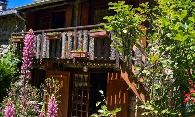 Ax-les-Thermes House | L'ustal d'isis (renovated barn)