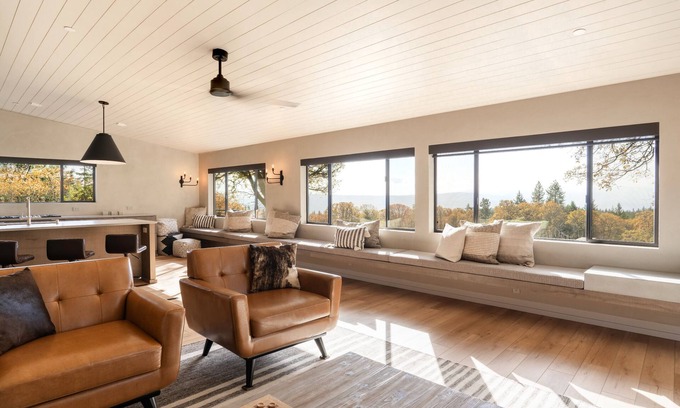 Lyle Other | L77 Ranch Farmhouse: Privacy and Comfort with Highland Cattle and Mt. Hood View